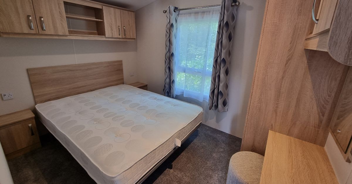 Europa Master Bedroom